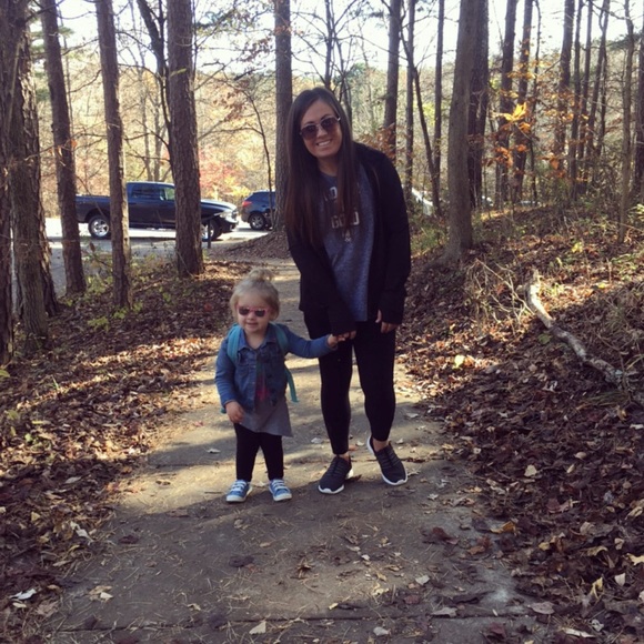 Meet your Posher, Andrea! - Picture 3 of 5